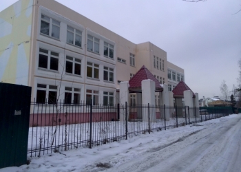 Здание с земельным участком отдельмым въездом