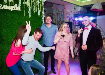 Ведущий