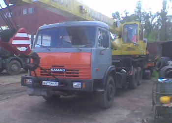 Автокран на базе камаз.