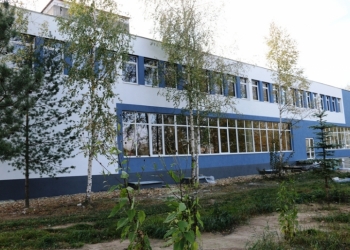 здание свободного назначения 2650 кв.м. с кинотеатром на 300 мест и гараж 6 а/м