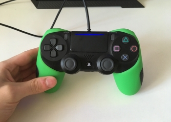 Playstation 4 slim 500gb ps4 + 4 игры на дисках