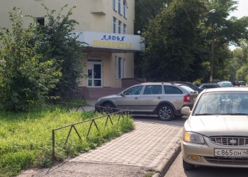 Отдельное помещение в 4 этажа. Продажа 1 и цокольного этажей 136.6 м2