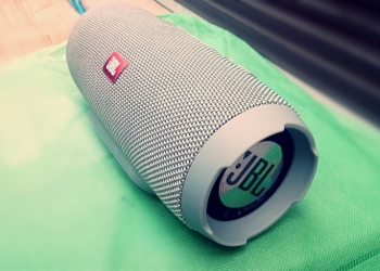 Портативная колонка JBL charge 3