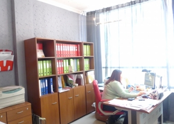 Продаем мебель б/у для офиса и магазина