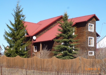 продается коттедж с участком, баней и гаражом.