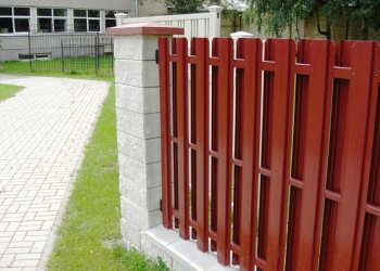 Установка заборов из профнастила евроштакетника рабицы
