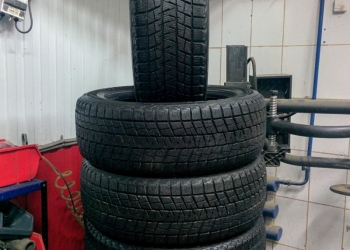 Шины зимние Б/У 225/60 R17 Bridgestone Blizzak DMV-1