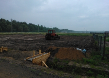 участок в коттеджном поселке Эра,свет 15квт,подвод газа ,лодочная стоянка подезд