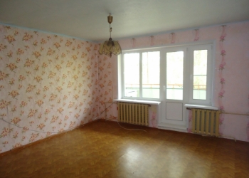 3-к квартира, 60 м2, 3/3 эт. в центре поселка,с удобствами
