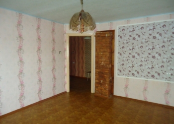 3-к квартира, 60 м2, 3/3 эт. в центре поселка,с удобствами