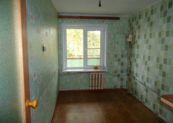 3-к квартира, 60 м2, 3/3 эт. в центре поселка,с удобствами