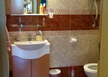 Евродвушка,66 м2,отличное состояние,с новой мебелью и техникой,150 м. от моря
