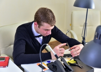 Выездной ремонт IPhone