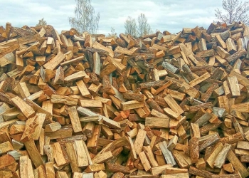 Дрова, уголь, щебень, песок, земля.