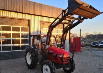 Японский Минитрактор Yanmar AF 330 с Фронтальным погрузчиком.