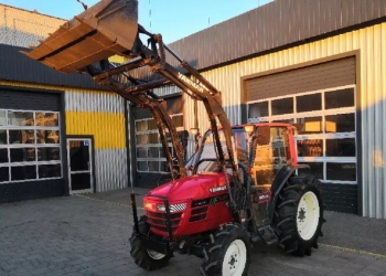 Японский Минитрактор Yanmar AF 330 с Фронтальным погрузчиком.