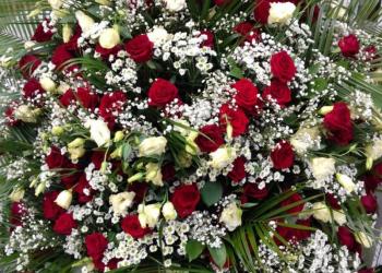 Корзины и венки из живых цветов