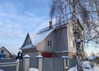 продаю жилой двухэтажный дом в городе . благоустроенный .