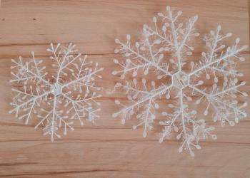 Продаю снежинки искусственные