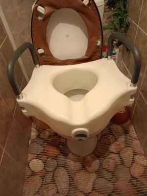 Насадка на унитаз для пожилых