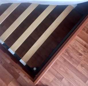 Продаю кровать б/у с матрасом