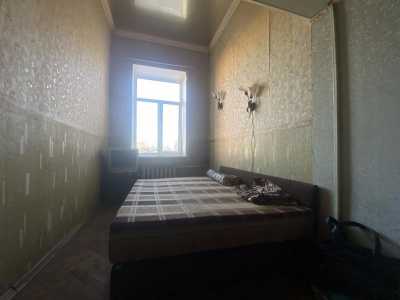 Комната в 6-к 193 м2, 4/4 эт.