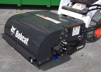 Аренда минипогрузчик Bobcat S175 с щеткой и ковшом.