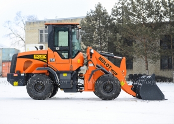Фронтальный погрузчик Molot 180F