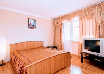 2-к квартира, 70 м2, 1/6 эт.