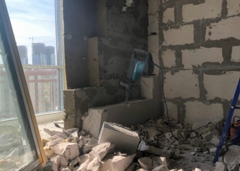 Демонтаж стен, перегородок, сан тех кабин, стяжки. Сбить плитку, разобрать пол.