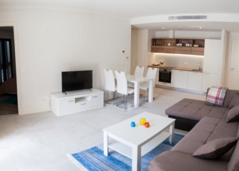 2-к квартира, 44 м2, 2/4 эт.