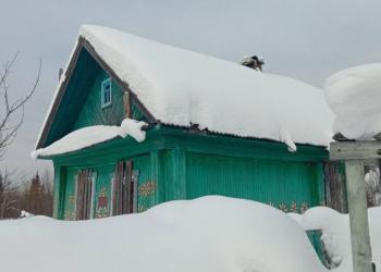 Продам земельный участок с посройками