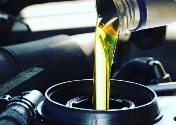 Замена масла в двигателе автомобиля