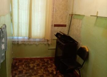 Продам двухкомнатную квартиру в деревянном двухэтажном доме .