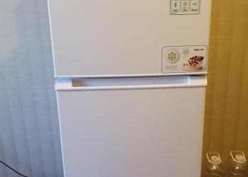 Продам холодильник DEXP NF240D