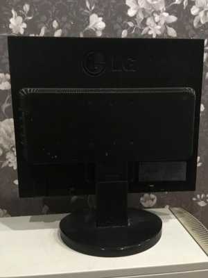 LCD монитор LG Flatron L1753S-SF 17"