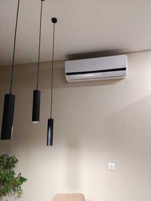 Кондиционеры AUX on/off, inverter (белые, чёрные, серебристые блоки)