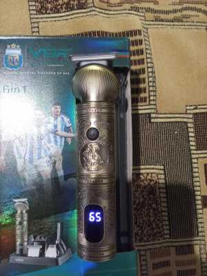 Машинка для стрижки волос и бороды