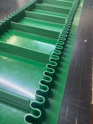 Транспортер ленточный с гофробортом