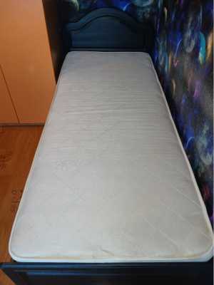 Кровать с матрасом