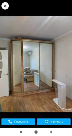 Зеркальный шкаф