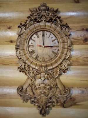 Часы из дерева.