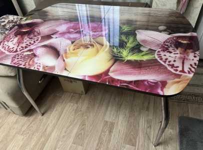 Обеденный стол