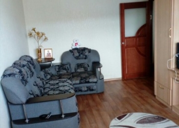Продам квартиру на Молодёжнай 8
