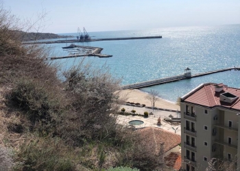 Продам участок земли с проектом .на берегу моря