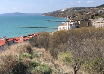 Продам участок земли с проектом .на берегу моря