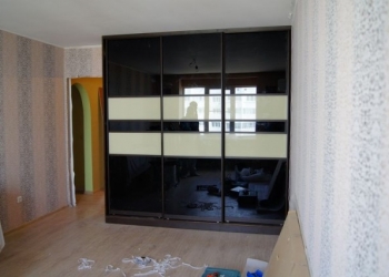 Шкафы купе ,комоды.