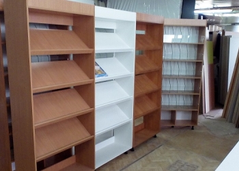 Торговое оборудование в наличии.развалы,прилавки