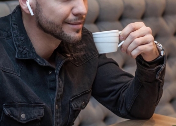 Наушники AirPods
