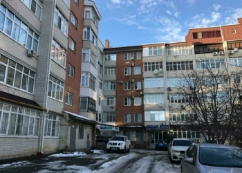 Продам цоколь с окнами